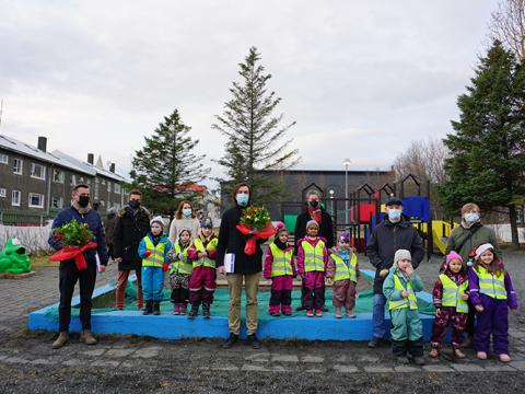 Krakkar og starfsfólk á Njálsgöturóló