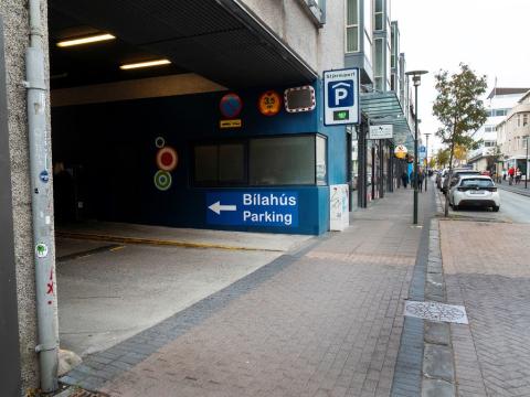 The change promotes more efficient use of parking garages in the city center.