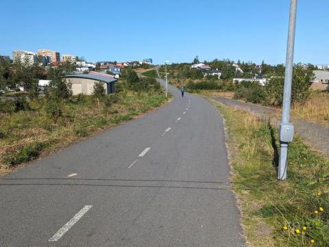 Hjólastígur og hjólatalningabúnaður.