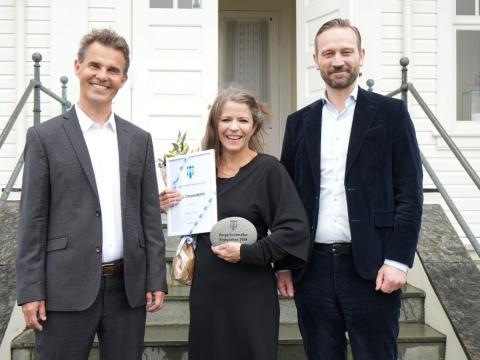 Erna Ómarsdóttir borgarlistamaður Reykjavíkur 2024 ásamt Einari Þorsteinssyni borgarstjóra og Skúla Þór Helgasyni formanni menningar-, íþrótta- og tómstundaráðs