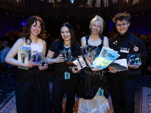 Hljómsveitin Geðbrigði f.v. Þórhildur Helga Pálsdóttir söngkona, Ásthildur Emma Ingileifardóttir bassaleikari, Agnes Ósk Ægisdóttir gítarleikari, Hraun Sigurgeirs trommuleikari