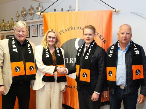 Björn Gíslason, chair of Fylkir; Heiða Björg Hilmisdóttir, mayor; Pétur Freyr Pétursson, executive director of Íþaka Real Estate; and Pétur Guðmundsson, owner of Íþaka.