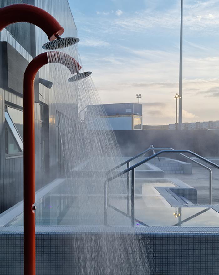 Photo of outdoor showers and hot tubs at Dalslaug.