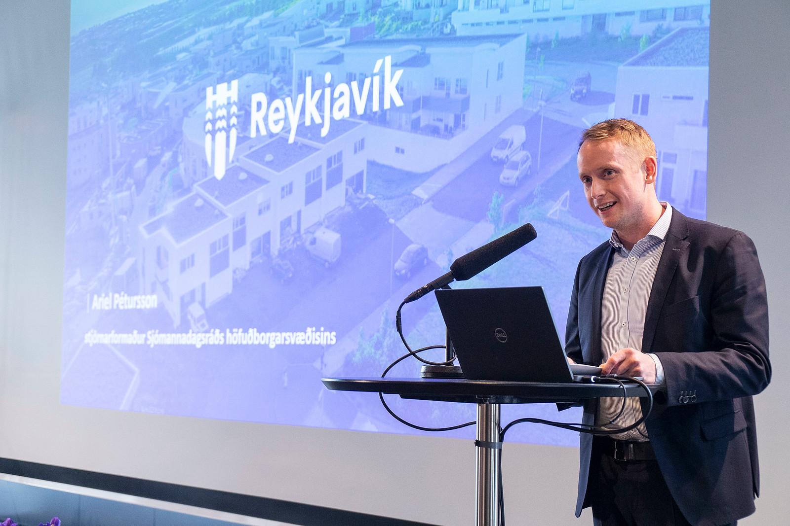 Ariel Pétursson formaður sjómannadagsráðs höfuðborgarsvæðisins fór yfir áform um uppbyggingu íbúða fyrir eldri borgara og samstarf við Reykjavíkurborg.