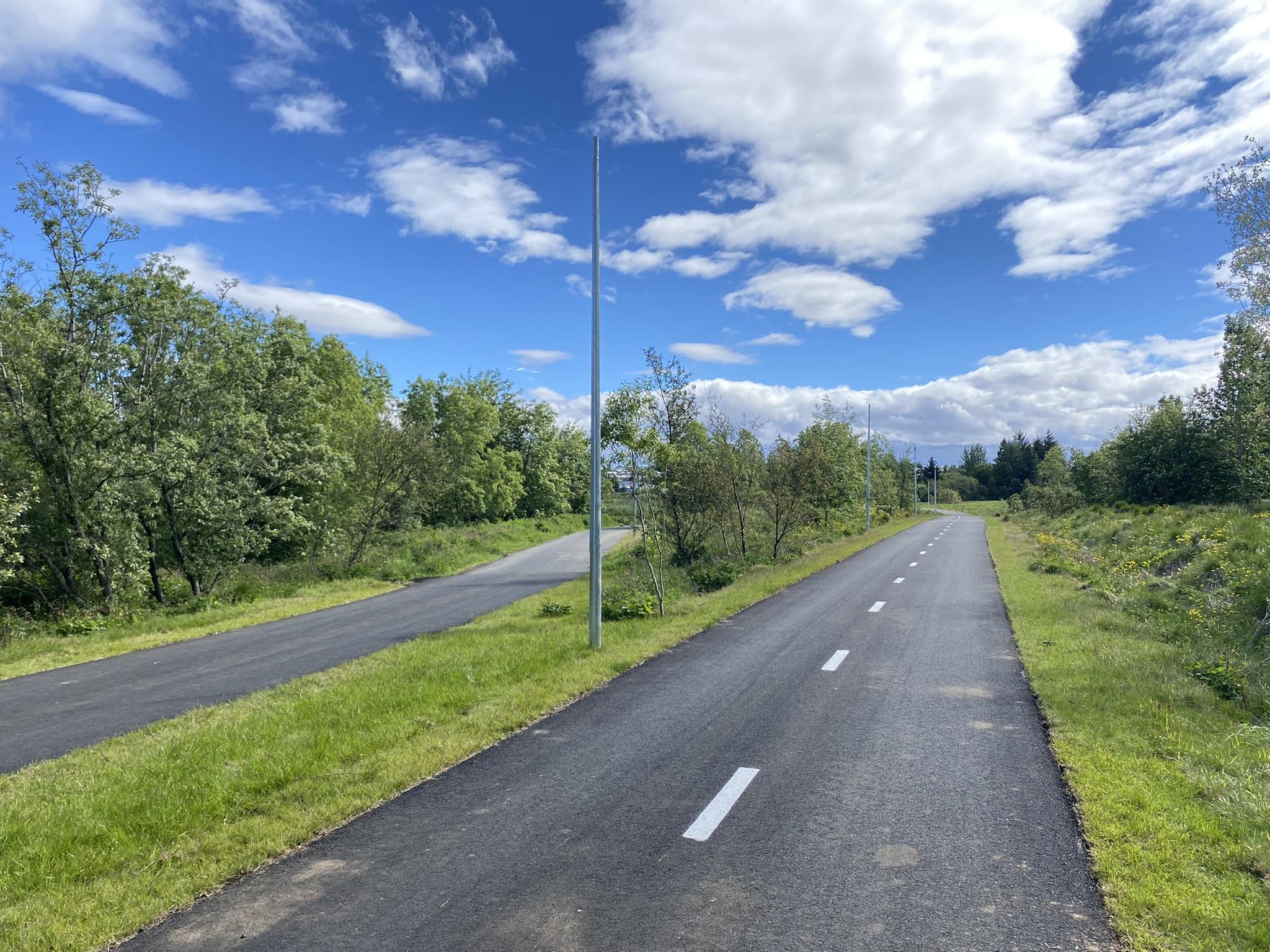 Hjólastígur í Elliðaárdal.