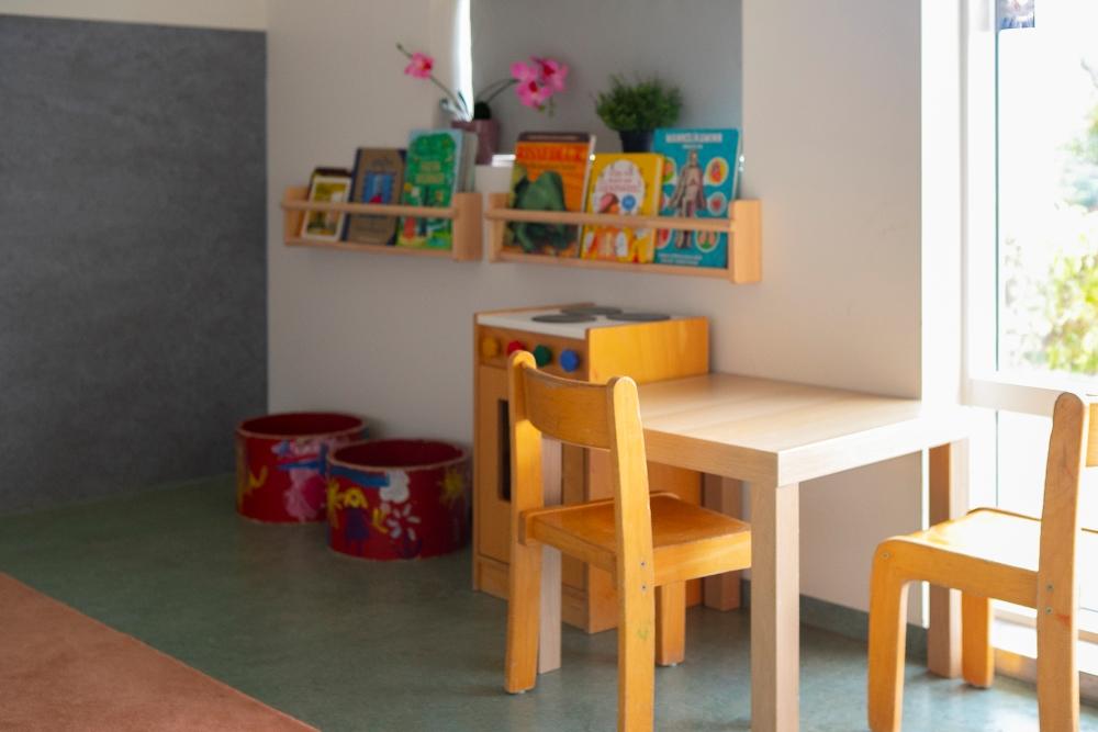 Toys and books inside Furuskógur.