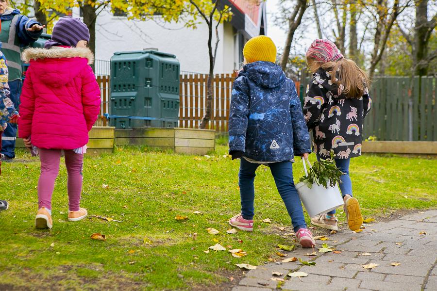 Children on the grounds of Hálsaskógur.