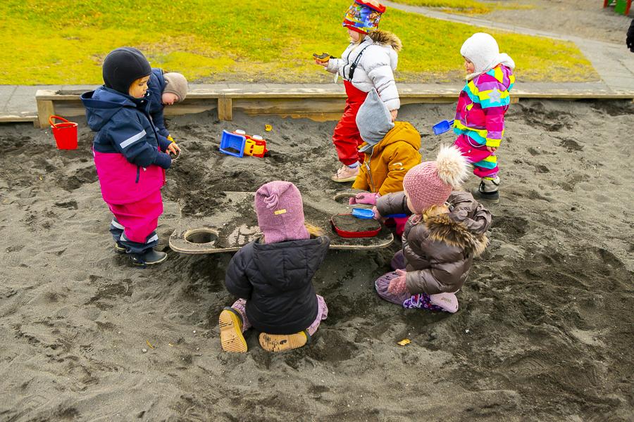 Children in the sandbox on the grounds of Hálsaskógur.