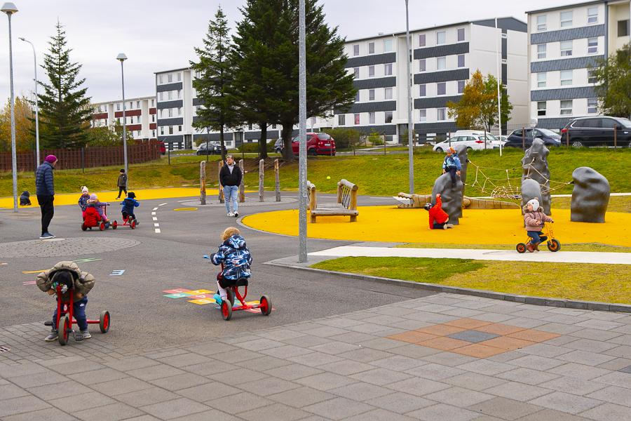 Children and playground equipment on Seljaborg's grounds.