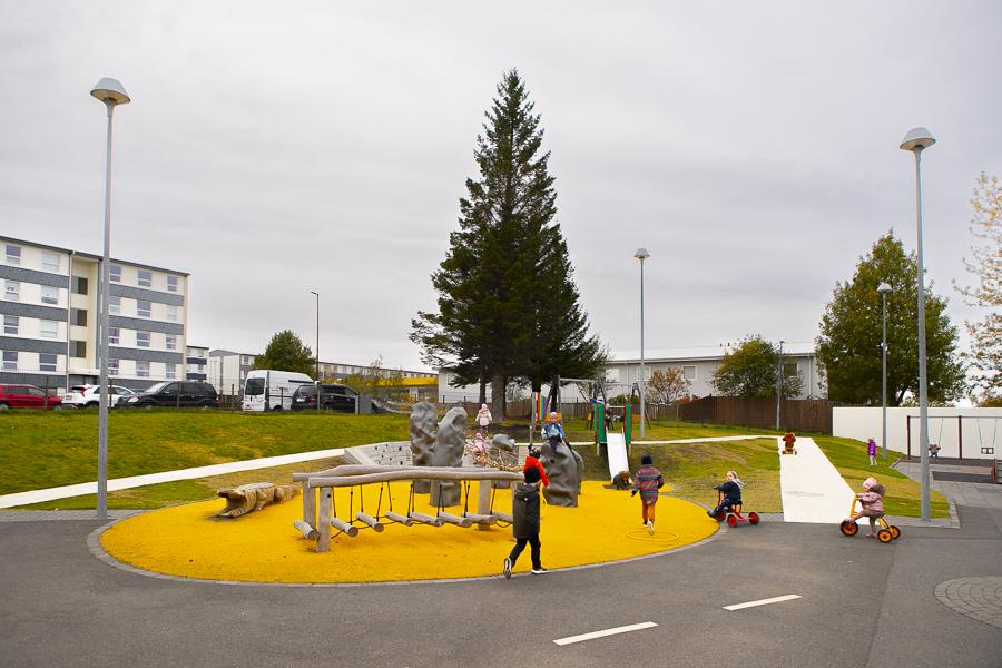 Children and playground equipment on Seljaborg's grounds.