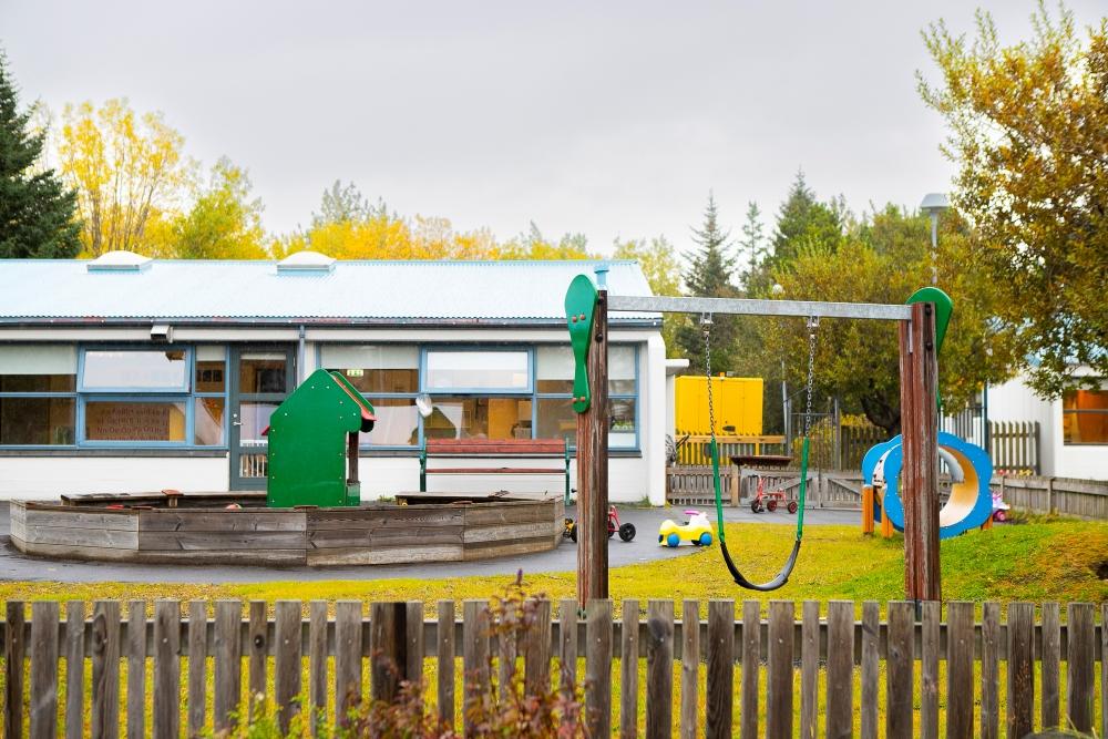 Leiktæki á leikskólalóð Stakkaborgar.