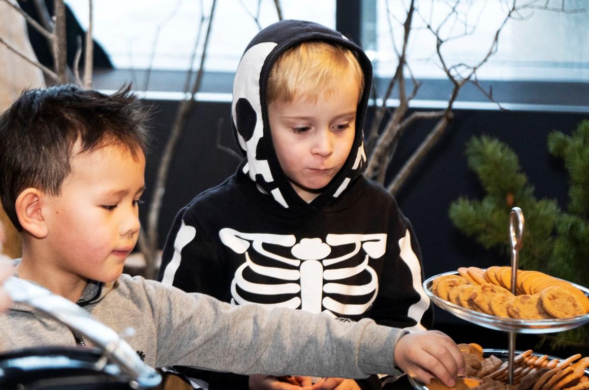 Gott að fá heitt súkkulaði og smákökur í jólaskóginum í morgun