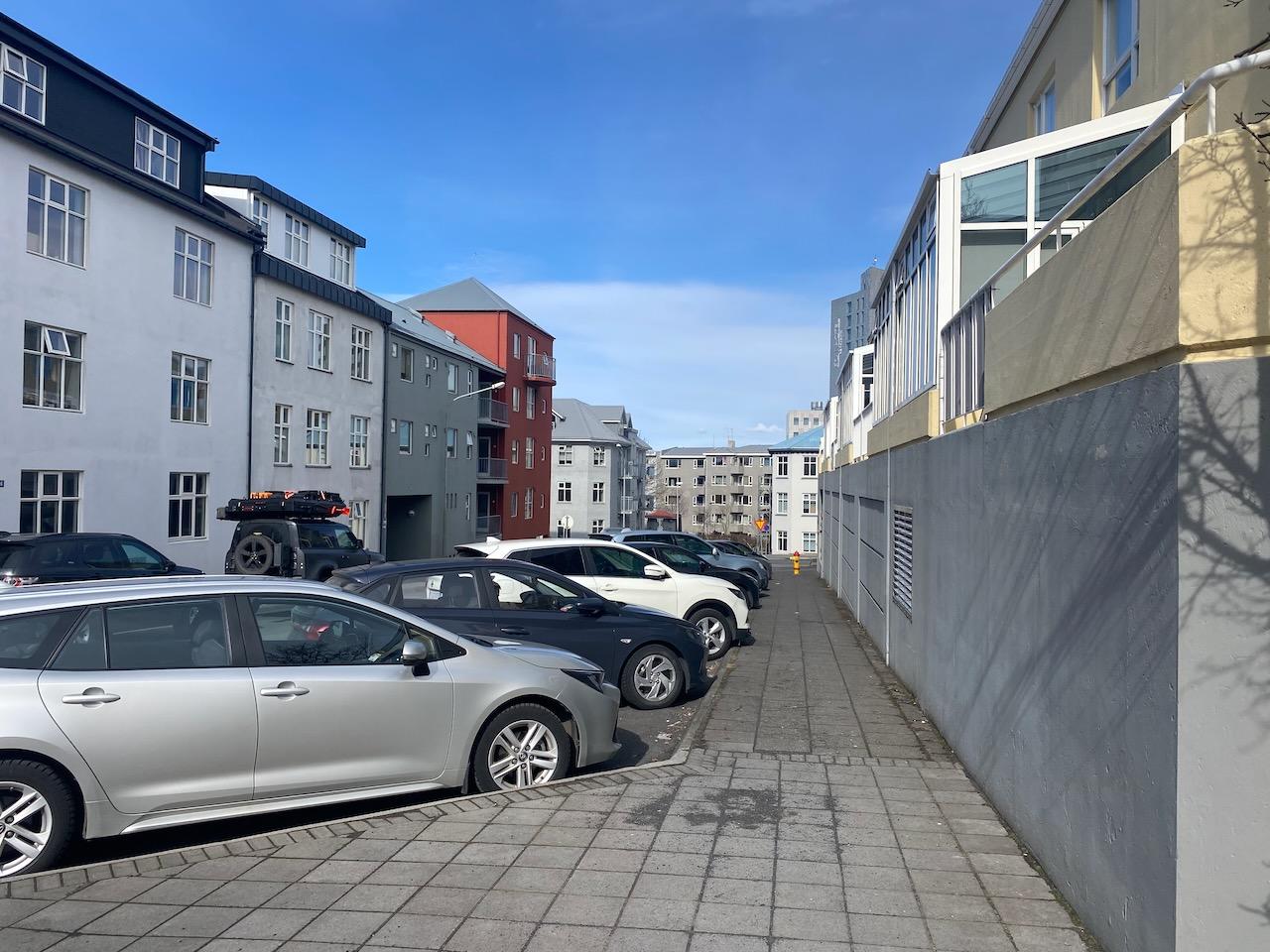 Horft niður Mjölnisholt.