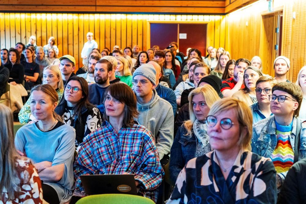Gestir í sal á Höfuðið í bleyti 2023.