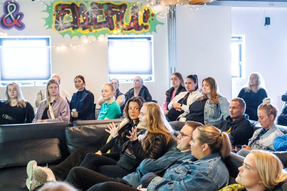 Gestir í sal á Höfuðið í bleyti 2023.