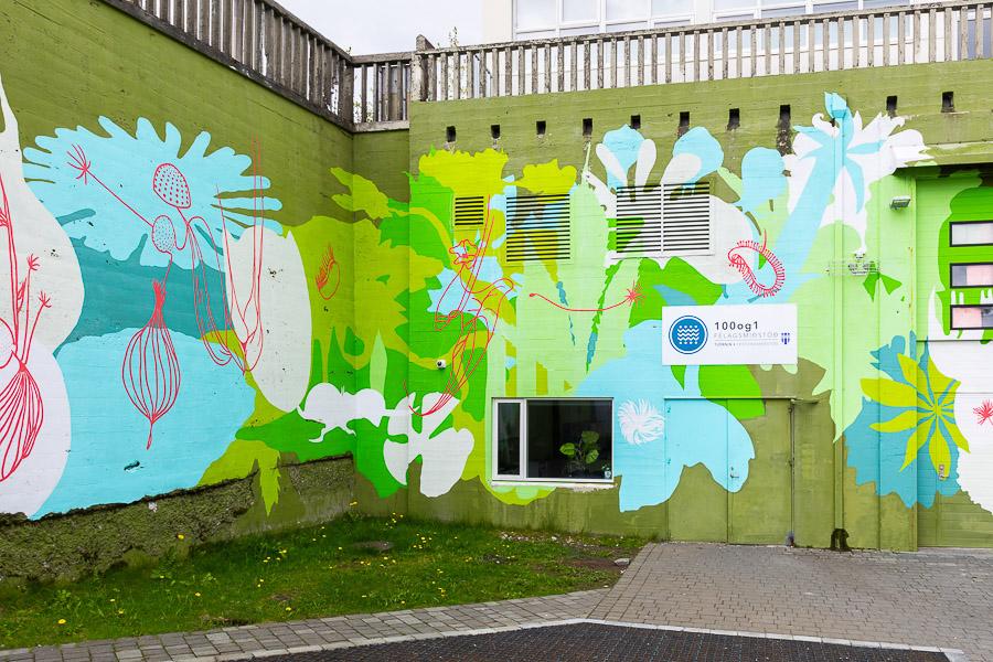 Illustrated outdoor walls and logo of the youth center 100og1.