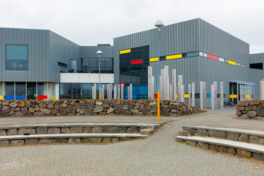 Norðlingaskóli og útisvæði.
