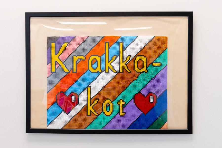 Perluð mynd með orðinu Krakkakot og hjarta.