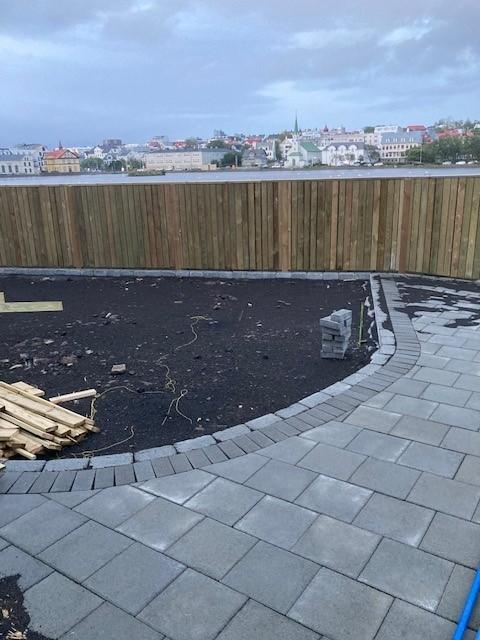 Þarna verður lítill leikkastali fyrir yngri börnin