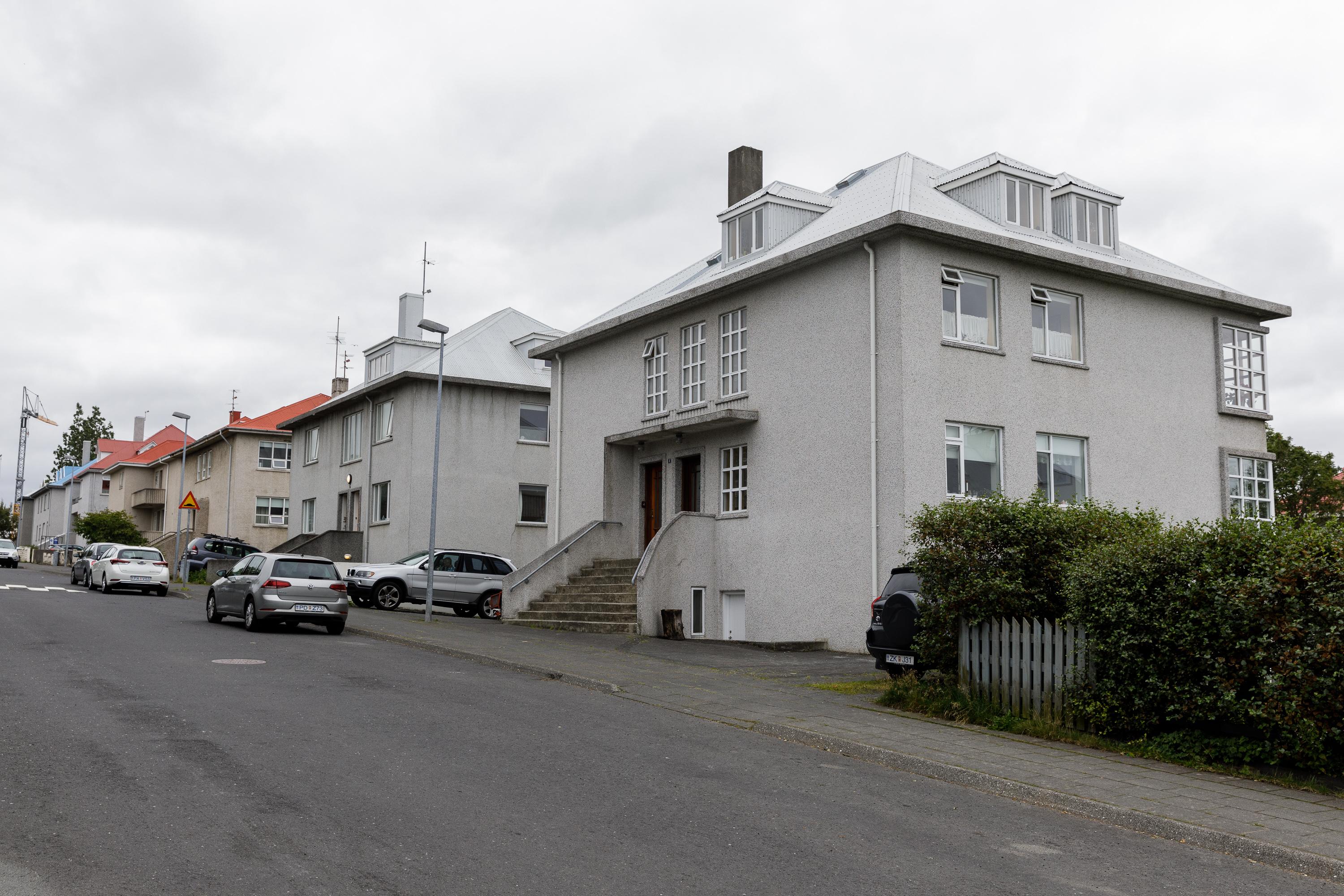Hlíðar - multi-unit building