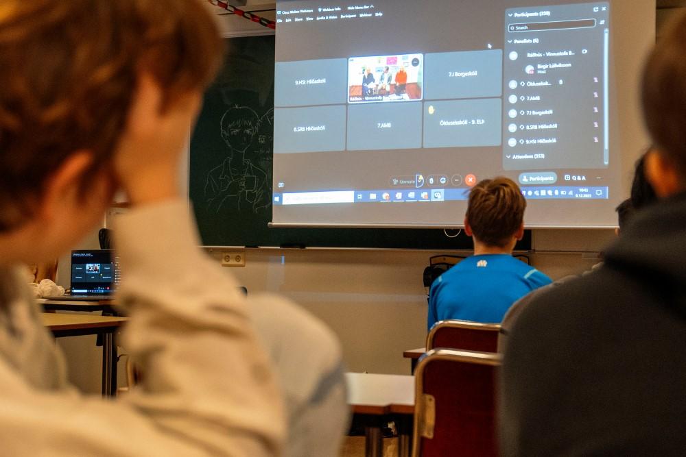 Fjarfundur borgarstjóra með unglingum.