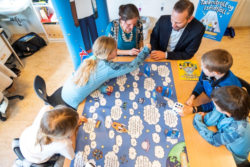 Tæknitröll og íseldfjöll spilið spilað í Háteigsskóla