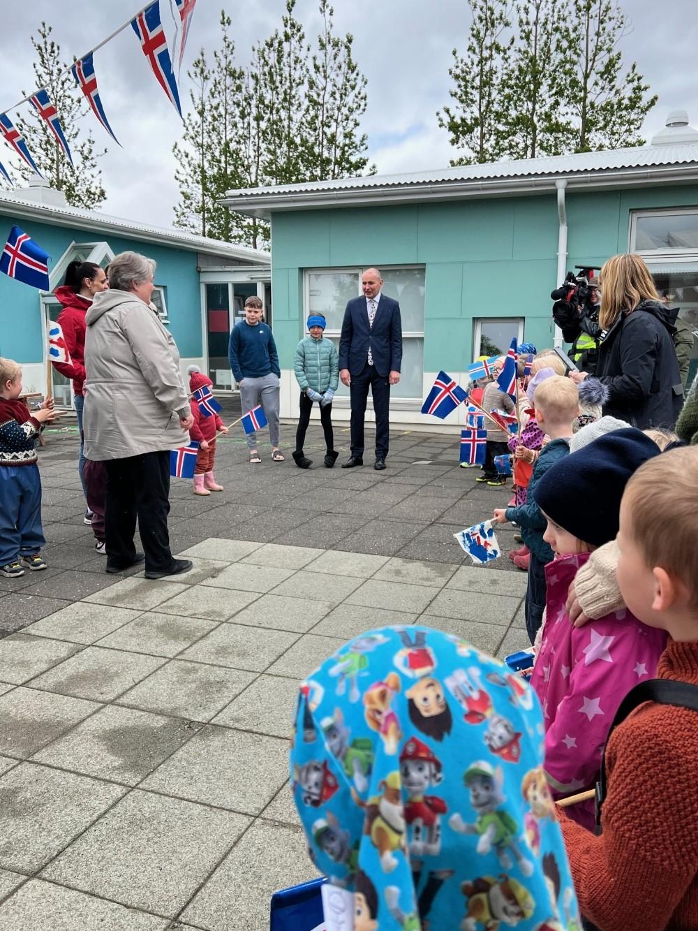 Forsetinn Íslands í heimsókn í Brekkuborg