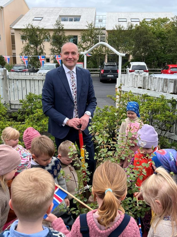 Forsetinn Íslands í heimsókn í Brekkuborg