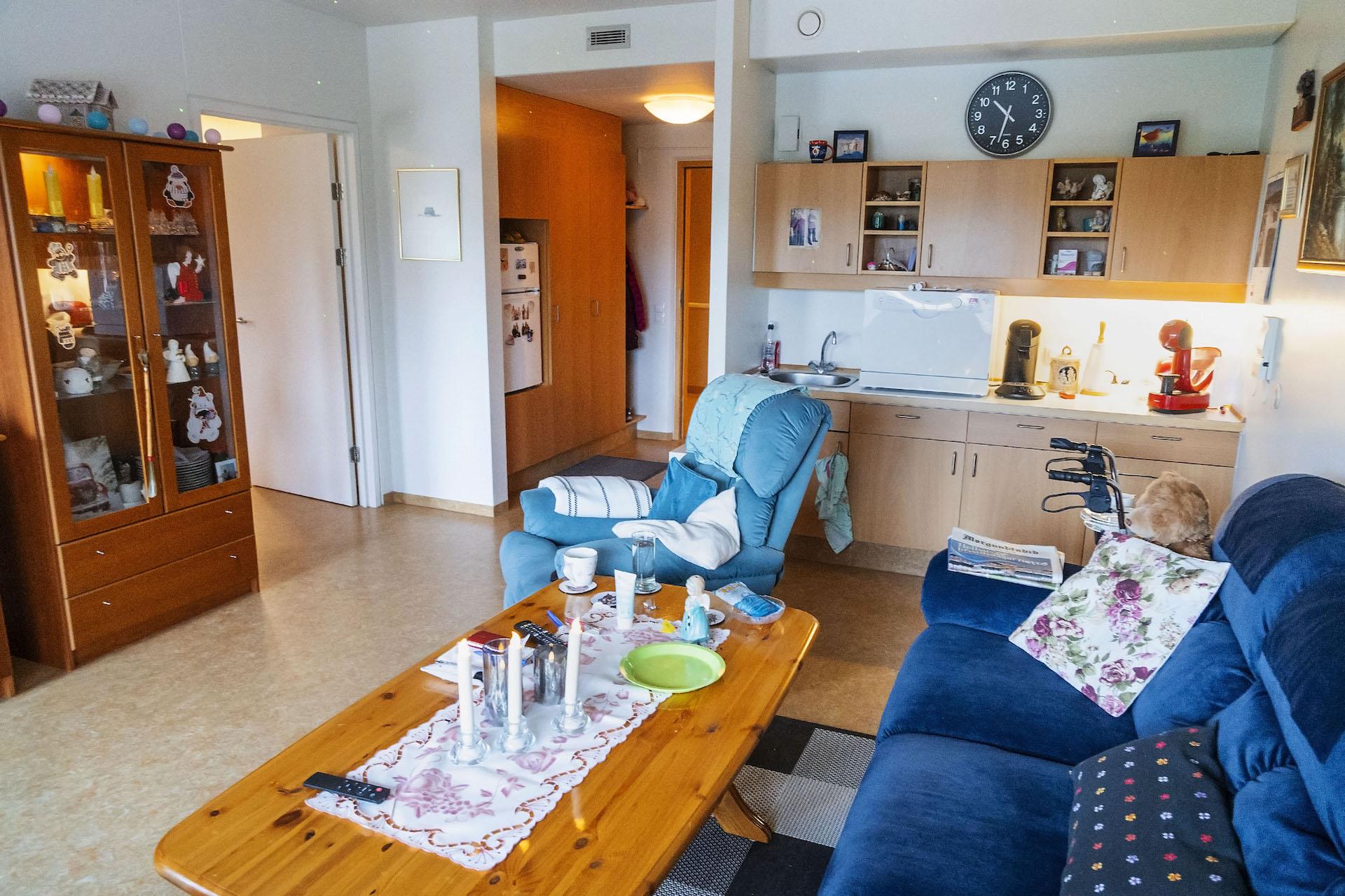 Séð inn í eina íbúðina í Seljahlíð