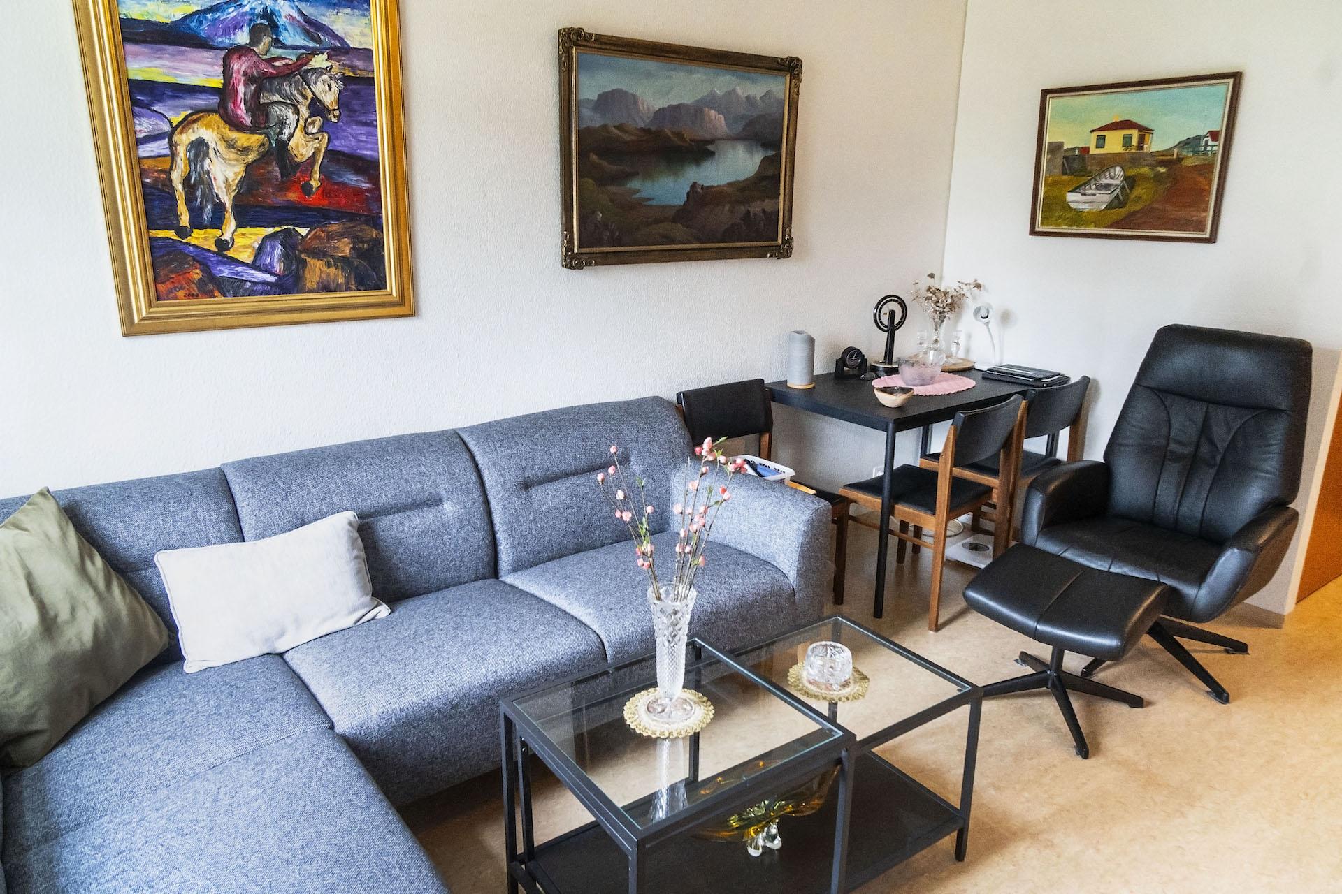 Séð inn í stofu einnar íbúðar á Norðurbrún
