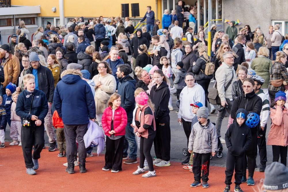 Here you can see the many guests who attended the festival.