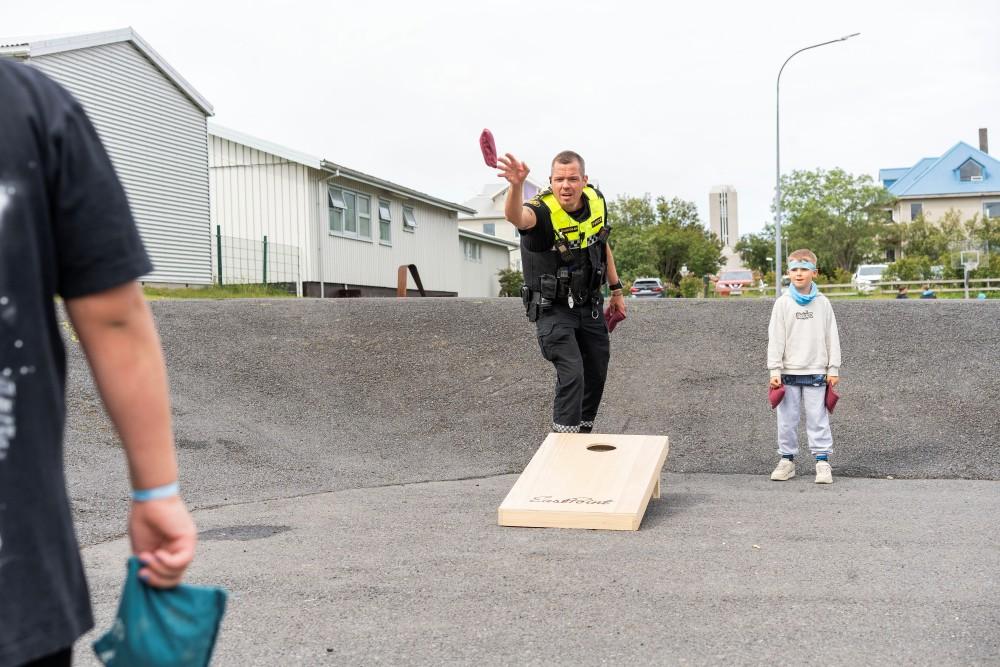 Police trying their hand at a throwing challenge.
