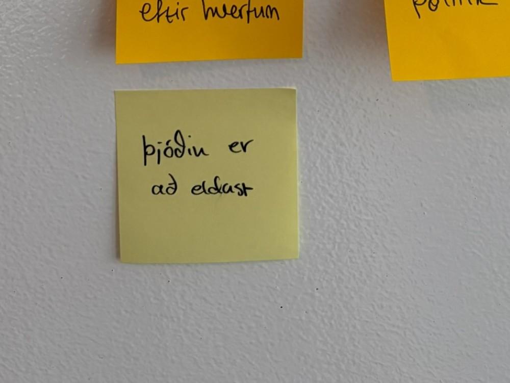 Post-it note that reads "The population is aging."