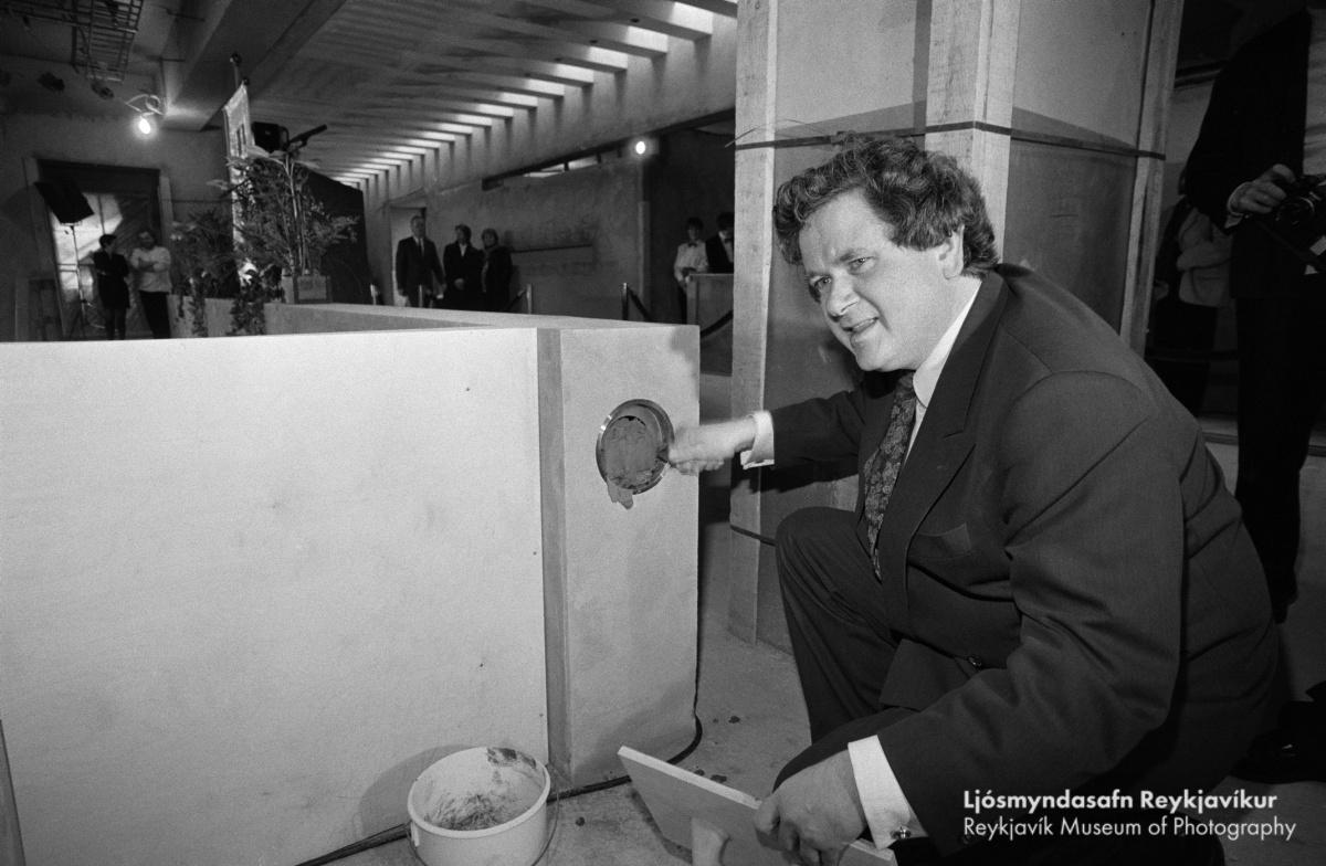 Mayor Davíð Oddsson lays the cornerstone for Reykjavík City Hall in 1991