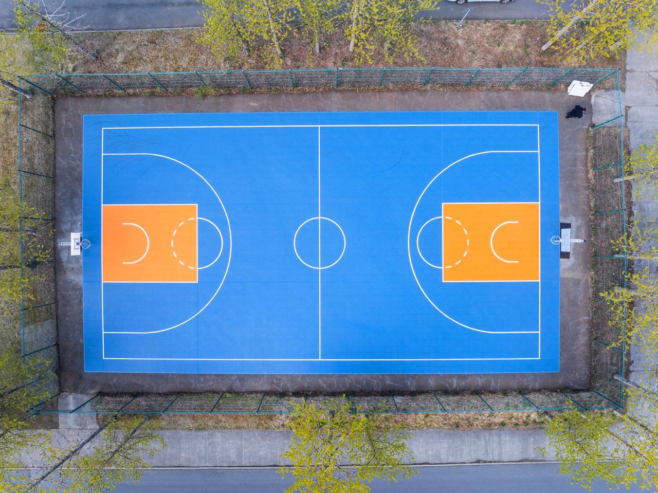 Loftmynd af körfuboltavellinum í Völvufelli.
