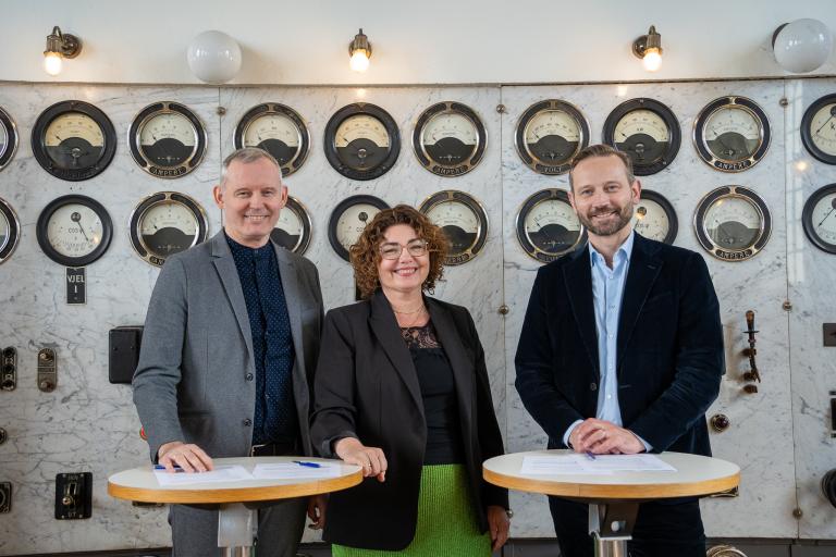 Sævar Freyr Þráinsson forstjóri Orkuveitunnar, Sólrún Kristjánsdóttir framkvæmdastýra Veitna og Einar Þorsteinsson borgarstjóri Reykjavíkur í Elliðaárstöð