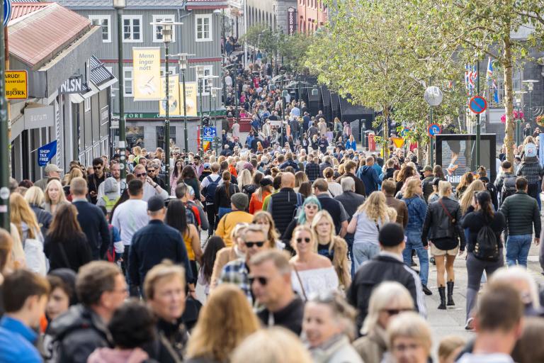 Mannmergð í Bankastræti og Austurstræti á Menningarnótt 2023