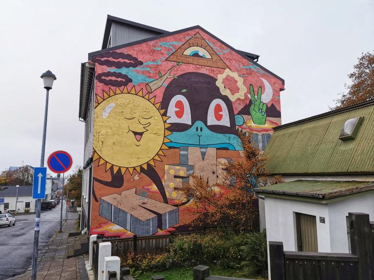 Vegglistaverk við Bjargarstíg, eftir Dabsmyla og Kems.