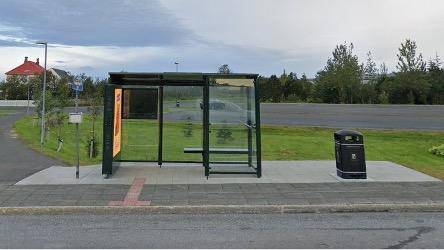 endurgerð strætóstöð, glerskýli, hellulögn og ruslastampur.