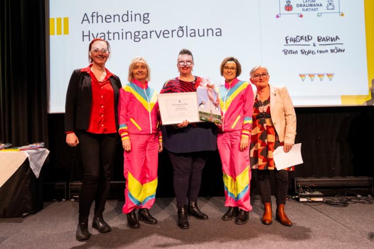 Hólabrekkuskóli receiving their award.