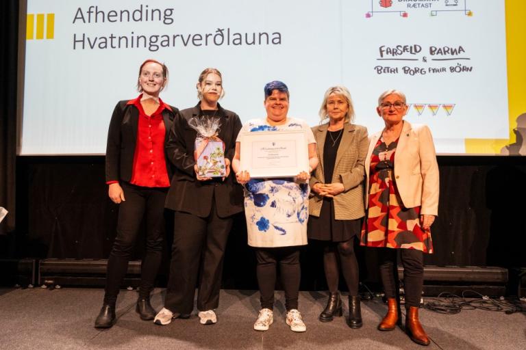 Foldaskóli receiving their award.