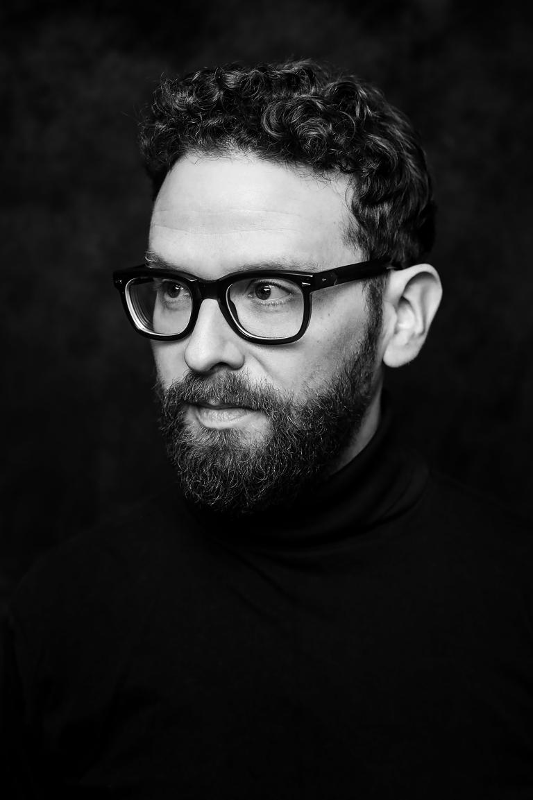 Úlfur Eldjárn tónlistarmaður, svarthvítt portrett