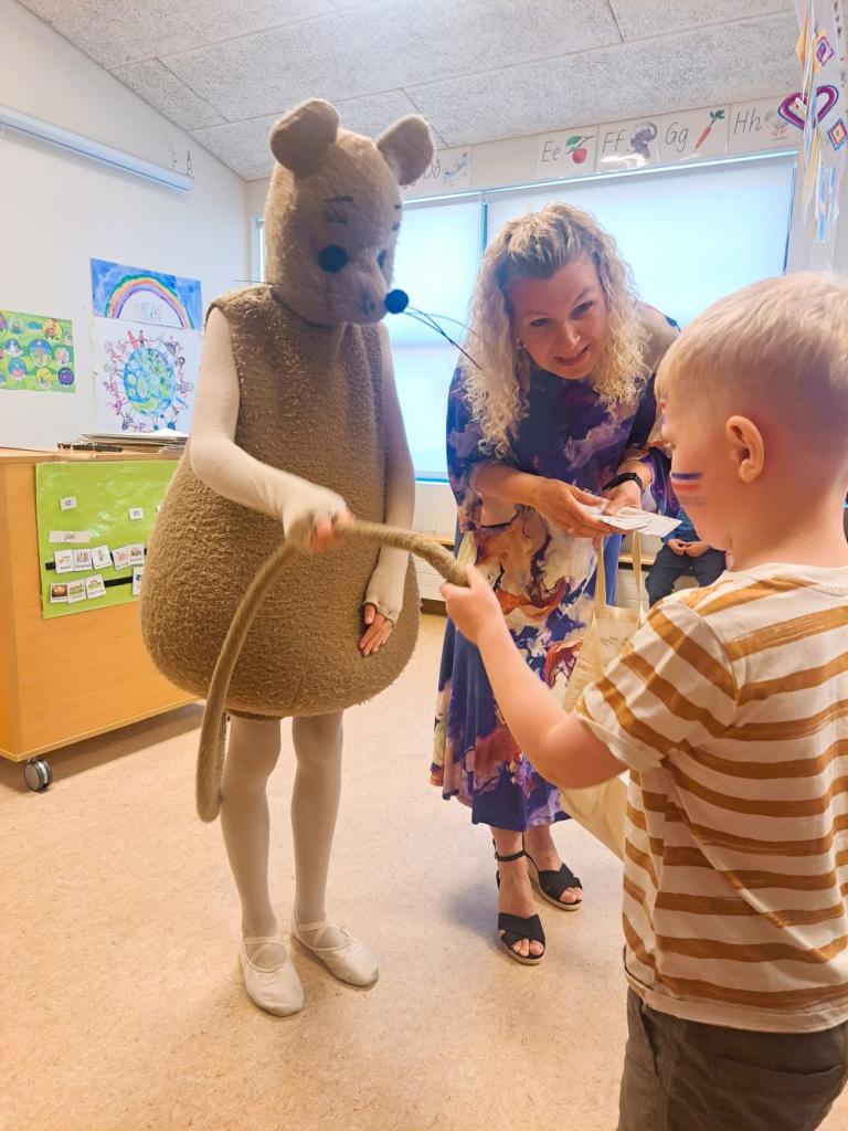 Summer celebration at Hálsaskógur preschool.