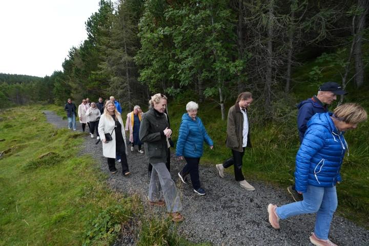 Ganga og spjall við Reynisvatn
