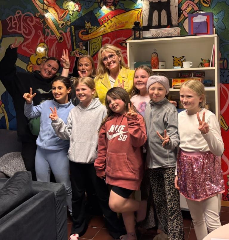 Mayor visits youth center