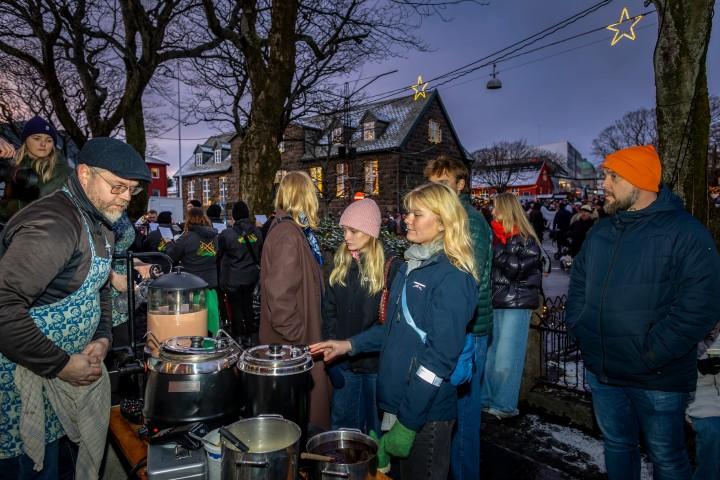 Hot cocoa was offered.