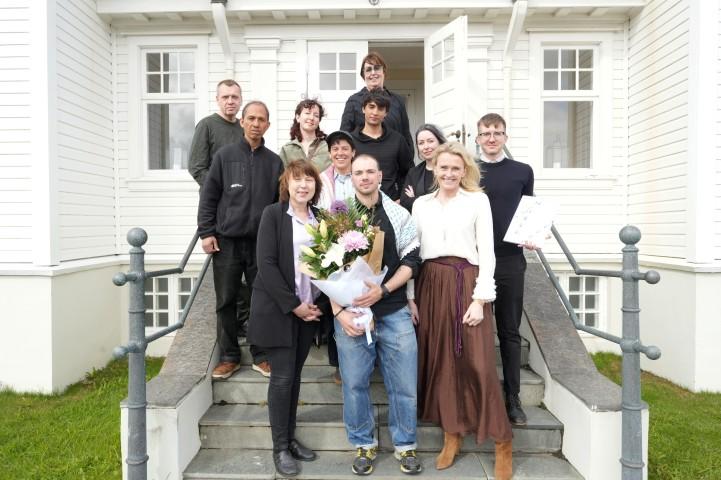 Að lokinni athöfn í Höfða. Á myndinni fremst frá vinstri Sabine Leskopf, borgarfulltrúi, Elí Hörpu- og Önundarbur sem veitti verðlaununum viðtöku og Heiða borgarstjóri.