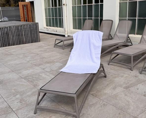 The sunbathing facilities at Sundhöll Reykjavík Pool