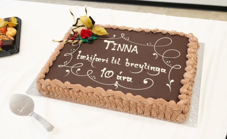 An anniversary cake was served to guests.