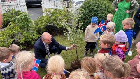 Forsetinn Íslands í heimsókn í Brekkuborg